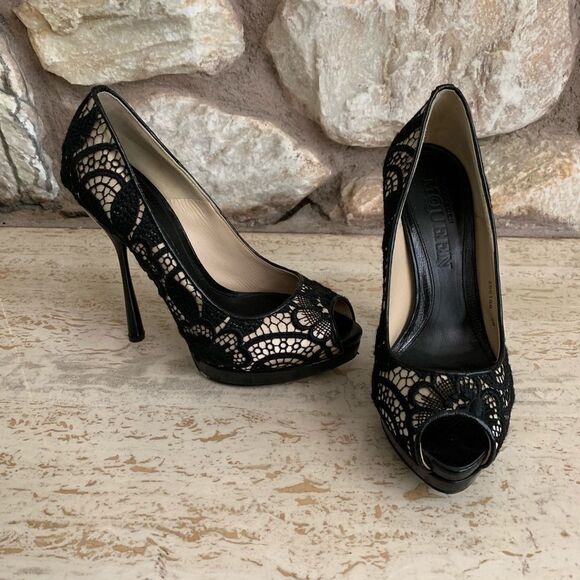 Alexander McQueen Orchid Lace peep toe pumps - Picture 1 of 8